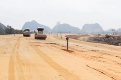 Bộ GTVT đề ra mốc bàn giao mặt bằng cho 12 dự án cao tốc Bắc - Nam