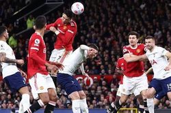Ronaldo lập hat-trick, trở thành chân sút vĩ đại nhất lịch sử thế giới