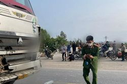 Va chạm xe tải, 2 bố con tử nạn thương tâm