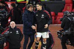 Conte nể mỗi Ronaldo sau trận thua Man United