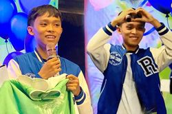 Fanclub tổ chức sinh nhật hoành tráng cho Hồ Văn Cường, diện mạo của nam ca sĩ gây xôn xao
