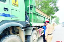 Kiểm tra, xử lý hơn 360 trường hợp vi phạm về quá tải, kích thước thành thùng