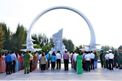 Khánh Hòa: Dâng hương hoa tưởng nhớ các anh hùng, liệt sĩ hy sinh tại đảo Gạc Ma