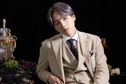 Từng nghèo tới không có tiền mua đồ ăn, Suga BTS giờ giàu cỡ nào?