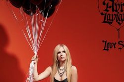 Album 'Love Sux' của Avril Lavigne: Sự trở lại của nữ hoàng pop punk