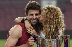 Shakira gửi thông điệp ngọt ngào đến Pique ngày cán mốc 600 trận
