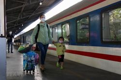 Ngành đường sắt áp dụng quy định mới về đổi và trả vé tàu