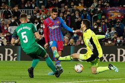 Ferran Torres rực sáng, Barcelona đại thắng '4 sao' và vượt mặt Atletico