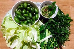 Nhót xanh chấm chẩm chéo: Món ngon vùng Tây Bắc khiến hội chị em 'phát cuồng'