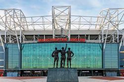 Tin MU 15/3: Lên kế hoạch phá hủy sân Old Trafford. HLV xác nhận Pogba sẽ rời MU
