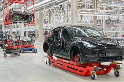Cuộc tiến quân của Nga làm phức tạp chuỗi cung ứng nhôm cho Công ty Tesla