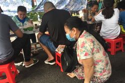 Phía sau người đàn bà 50 năm chưa một lần được đứng