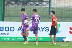 Hoàng Đức và Tiến Linh tập riêng, thầy Park lo lắng