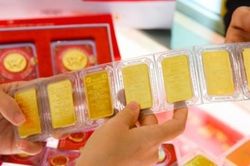Vàng SJC lao dốc không ngừng, giá bán giảm cả triệu đồng mỗi lượng