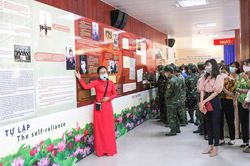 Trưng bày chuyên đề 'Bác Tôn – Câu chuyện giáo dục gia đình qua những lá thư'