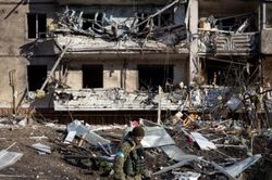 Kiev ban bố 36 tiếng giới nghiêm trong 'thời khắc khó khăn, nguy hiểm nhất'