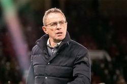 HLV Rangnick: '4 phút bù giờ như một trò đùa'