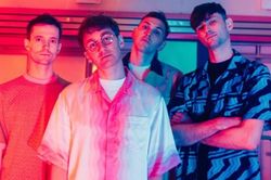 Glass Animals và 'Encanto' đứng đầu 2 Bảnh xếp hạng Billboard
