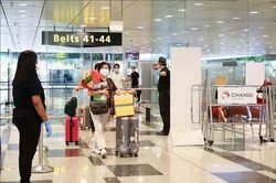 Hành khách phấn khởi với chuyến bay 'bình thường mới' giữa Việt Nam và Singapore