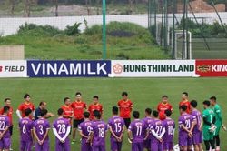 Tiến Linh và Hoàng Đức tập riêng trong buổi tập thứ 2 của ĐT Việt Nam