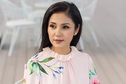 Việt Trinh ghét bị hỏi 'ba đứa nhỏ đâu, có cho tiền nuôi con không'