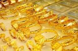 Giá vàng hôm nay 'đổ sụp', nhà đầu tư ngẩn ngơ