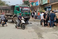 Xe tải va chạm với xe máy, nam sinh tử vong tại chỗ