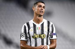 Juventus thua sốc Villarreal, Ronaldo bị réo tên