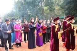 Phó Chủ tịch nước Võ Thị Ánh Xuân dự Lễ dâng hương Quốc Mẫu Tây Thiên