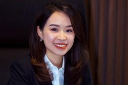 Cổ phiếu ngân hàng có nữ chủ tịch trẻ nhất ngành liên tục 'bay' cao