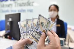 Đồng USD bất ngờ giảm sâu sau khi Fed tăng lãi suất