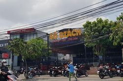 Xông vào quán nhậu đâm chém loạn xạ, nhiều người bị thương