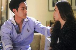 Vừa được đẩy ra khỏi phòng sinh, chồng quỳ sụp xuống bên cạnh nói một câu khiến tôi rơi nước mắt