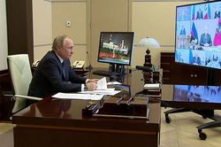 Ông Putin thừa nhận khó khăn mà kinh tế Nga đang phải đối mặt