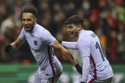 Vòng 1/8 Europa League: Aubameyang giúp Barca ngược dòng vào tứ kết