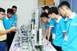 Phát triển lực lượng lao động trẻ chuyên nghiệp