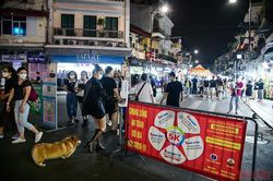 Hà Nội chính thức mở lại phố đi bộ hồ Gươm