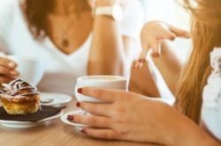 Cách hòa hợp với bạn gái của chồng cũ