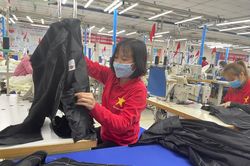 Chi phí tăng cao, dệt may cạnh tranh khốc liệt
