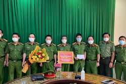Khen thưởng Công an quận Sơn Trà về thành tích triệt phá nhóm trộm xe máy liên tỉnh