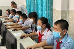 Bảo đảm 100% học sinh lớp 3 được học môn tiếng Anh và Tin học