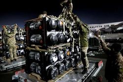 Nga: Bất cứ xe chở vũ khí nào vào Ukraine sẽ bị đưa vào tầm bắn