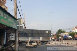 2 vụ tai nạn liên hoàn trên Quốc lộ 1 đoạn qua TPHCM, giao thông tê liệt