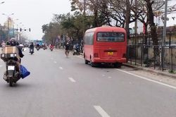 Tức mắt cảnh xe bỏ bến 'vợt' khách dọc đường ở Hà Nội