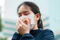 Cựu F0 hoang mang vì '1 vạch' nhiều ngày nhưng vẫn ho dai dẳng