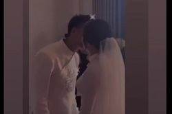 Thành Chung khóa môi vợ trong lễ ăn hỏi