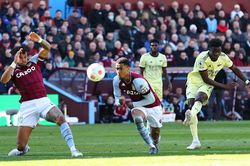 Aston Villa 0–1 Arsenal: Saka lập công, 'Pháo thủ' xây chắc vị trí top 4