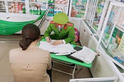 Phát hiện cửa hàng thuốc kinh doanh kit test nhanh Covid-19 không rõ nguồn gốc