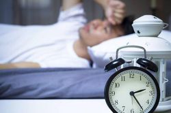 Sau khi mắc COVID-19 bị rối loạn giấc ngủ có nên đi khám bác sĩ?