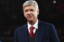 Wenger đề nghị trọng tài bật micro khi trao đổi trong trận đấu